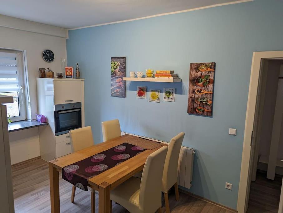 Ferienwohnung Philippi - Moselblick Mit Grosser Dachterrasse, 75 Qm, Hunde Willkommen แมร์ริง ภายนอก รูปภาพ